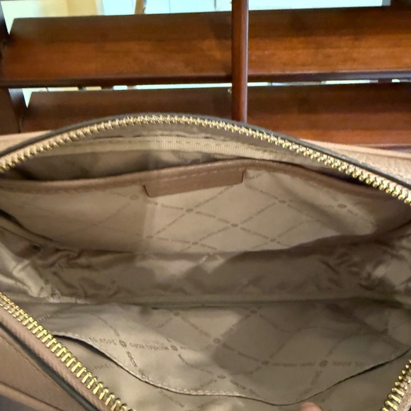 MICHAEL KORS FAWN CROSSBODY BAG EXCELLENT - Picture 3 of 8